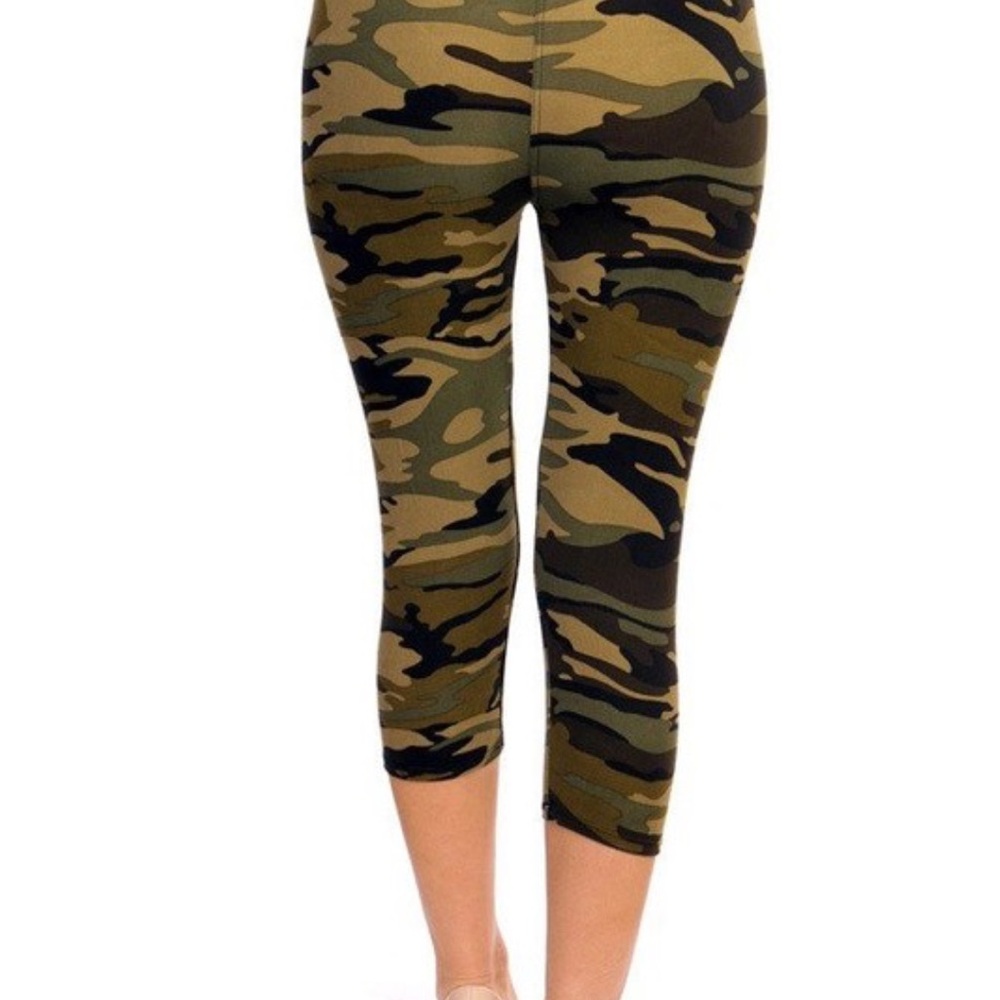 NWT! Women's Camouflage Soft Comfy Stretchy Capri Leggings - Picture 4 of 5